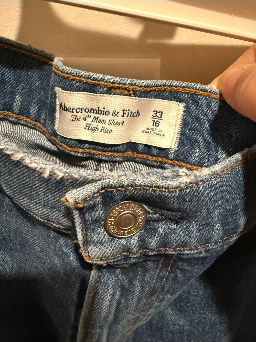 A&F The 4” Mom Short High Rise - Picture 3 of 3